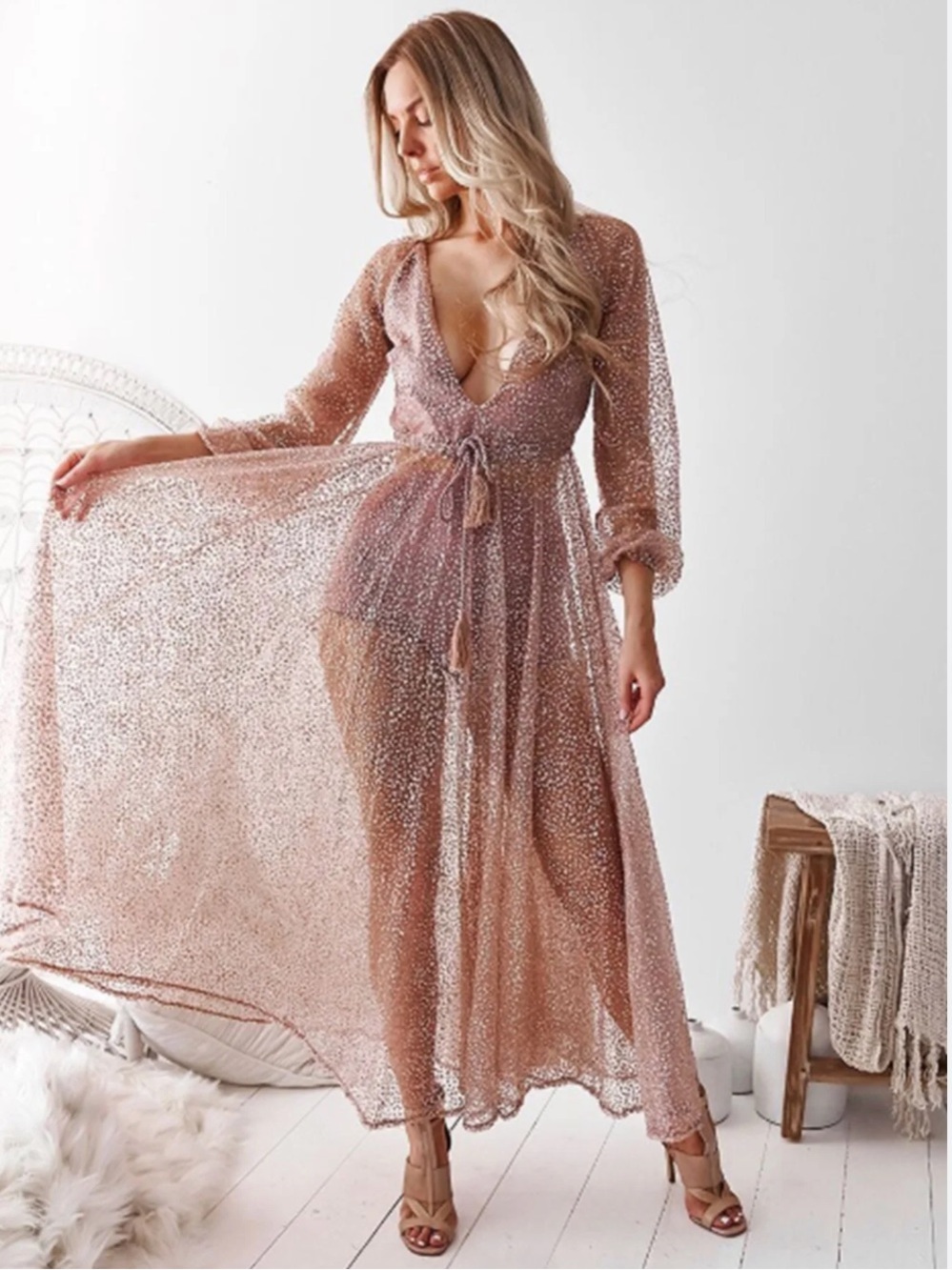 Lucky Star Glitter Gown - Rose Gold × 1
XSMALL / ROSE GOLD